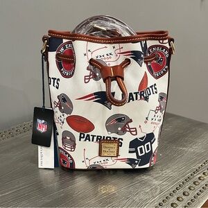 Dooney & Bourke Patriots Bucket Bag - White and Brown